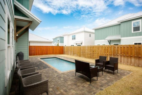 Dune Lake - BRAND NEW build near Powell Lake. Private pool, pet friendly, sleeps 10!